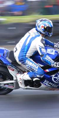 Karl Harris, English motorcycle racer, dies at age 34